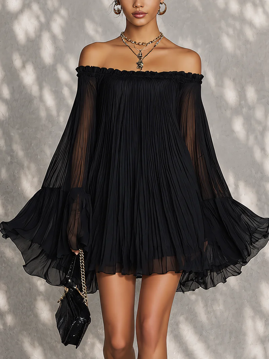 Miriam | Minivestido negro con hombros al aire, mangas acampanadas y volante plisado