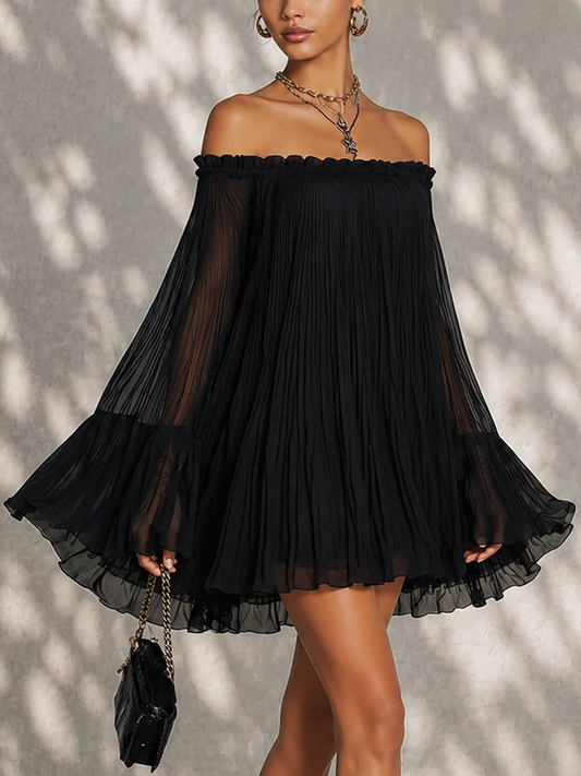 Miriam | Minivestido negro con hombros al aire, mangas acampanadas y volante plisado